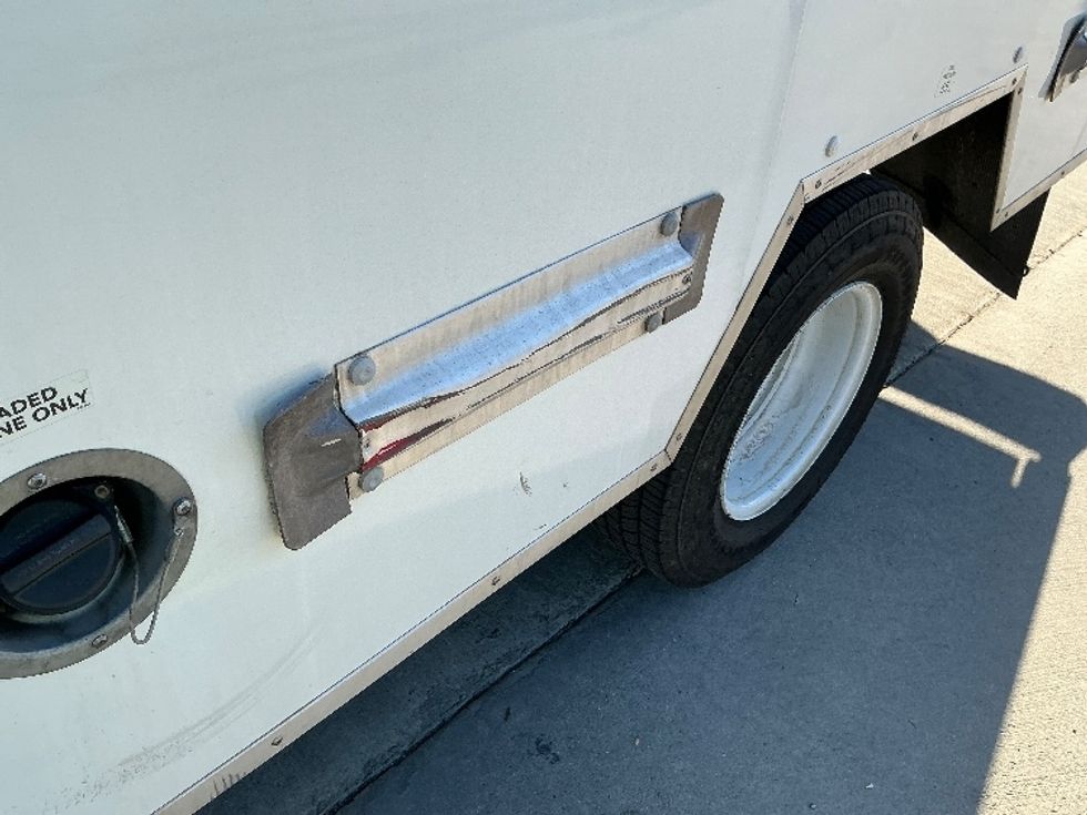 Light Duty Box Truck-Light and Medium Duty Trucks-GMC-2022-Savana G33903-Fontana-CA-105,652\n\t\tmiles-$ 32,250 - Image 27