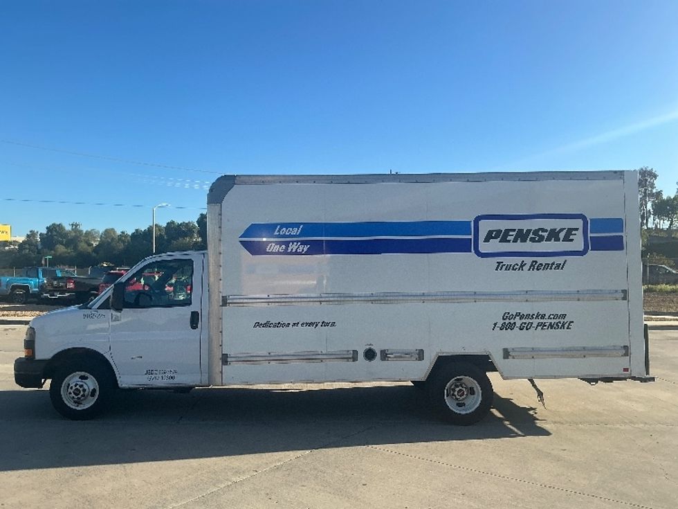 Light Duty Box Truck-Light and Medium Duty Trucks-GMC-2022-Savana G33903-Fontana-CA-105,652\n\t\tmiles-$ 32,250 - Image 4