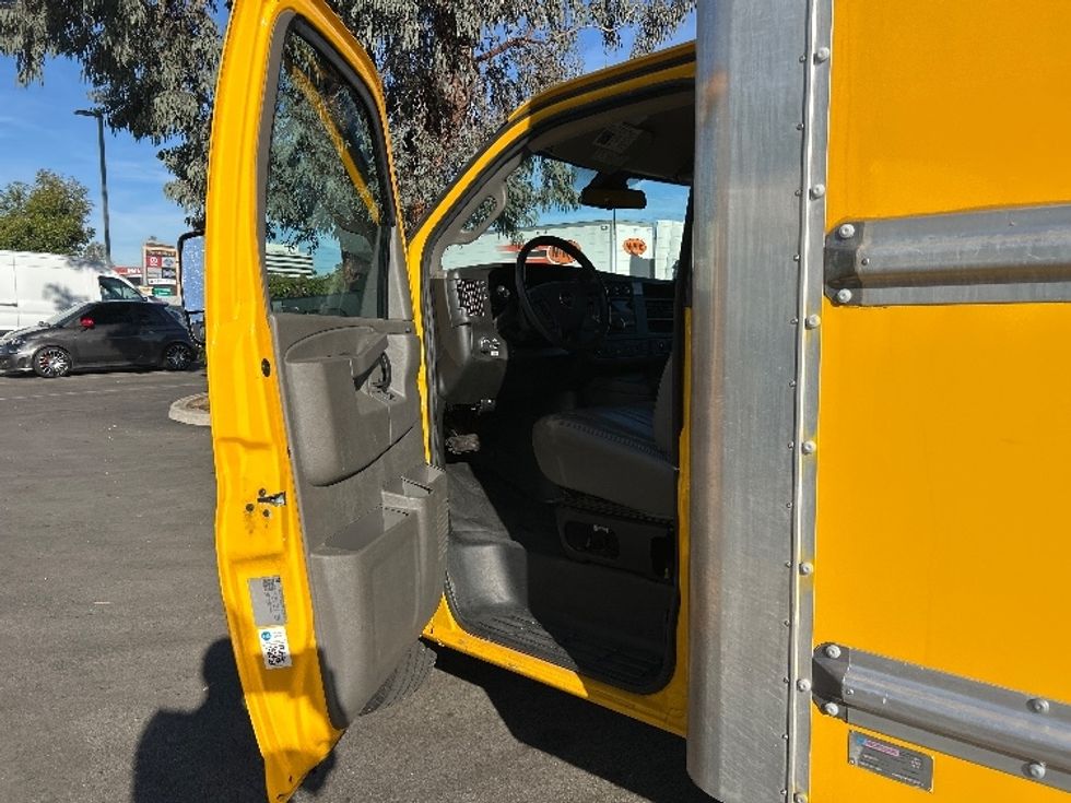 Light Duty Box Truck-Light and Medium Duty Trucks-GMC-2022-Savana G33903-Fontana-CA-108,426\n\t\tmiles-$ 28,250 - Image 16