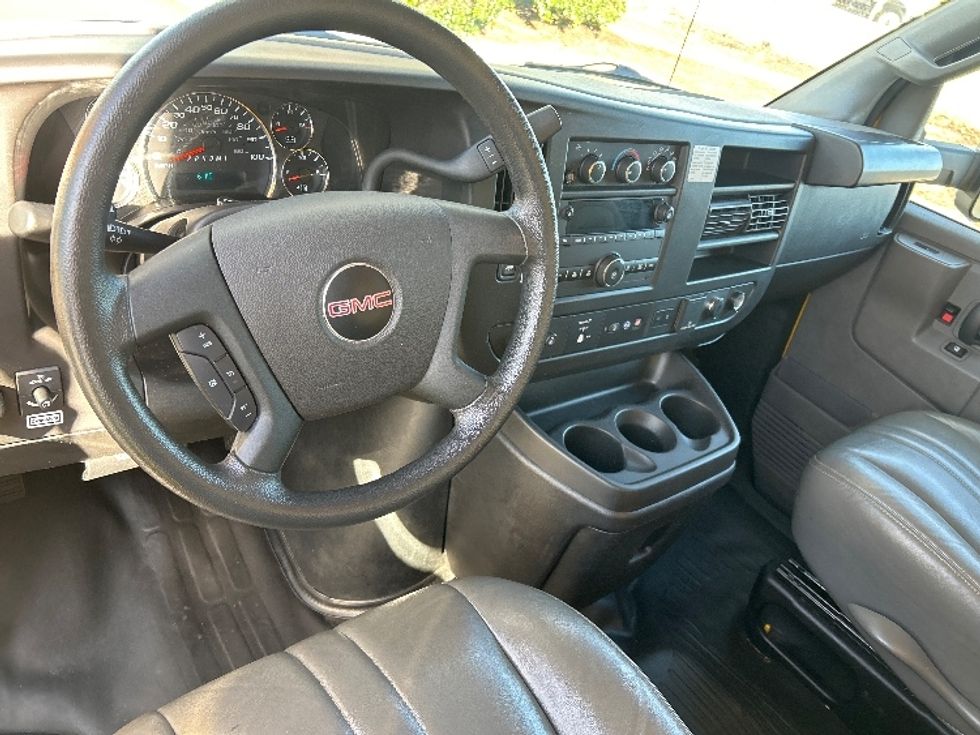 Light Duty Box Truck-Light and Medium Duty Trucks-GMC-2022-Savana G33903-Fontana-CA-108,426\n\t\tmiles-$ 28,250 - Image 17
