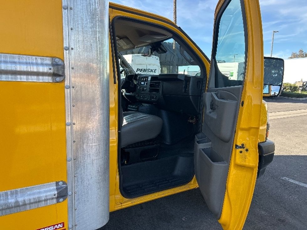 Light Duty Box Truck-Light and Medium Duty Trucks-GMC-2022-Savana G33903-Fontana-CA-108,426\n\t\tmiles-$ 28,250 - Image 20