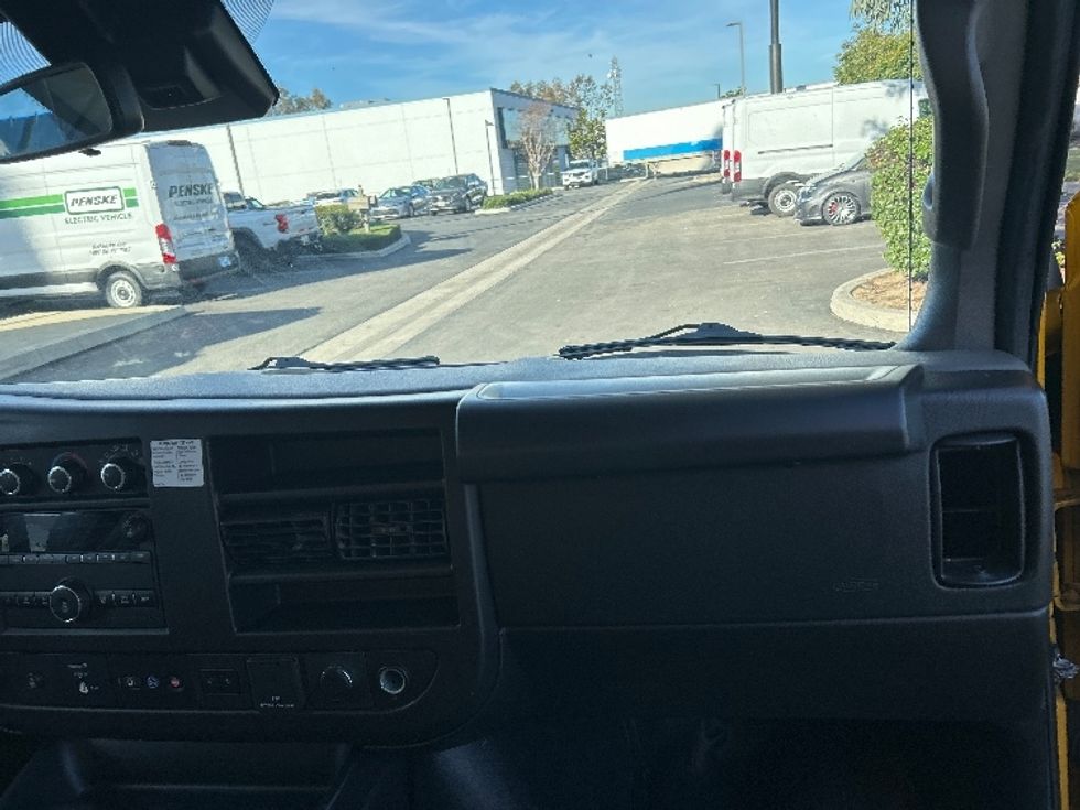 Light Duty Box Truck-Light and Medium Duty Trucks-GMC-2022-Savana G33903-Fontana-CA-108,426\n\t\tmiles-$ 28,250 - Image 21