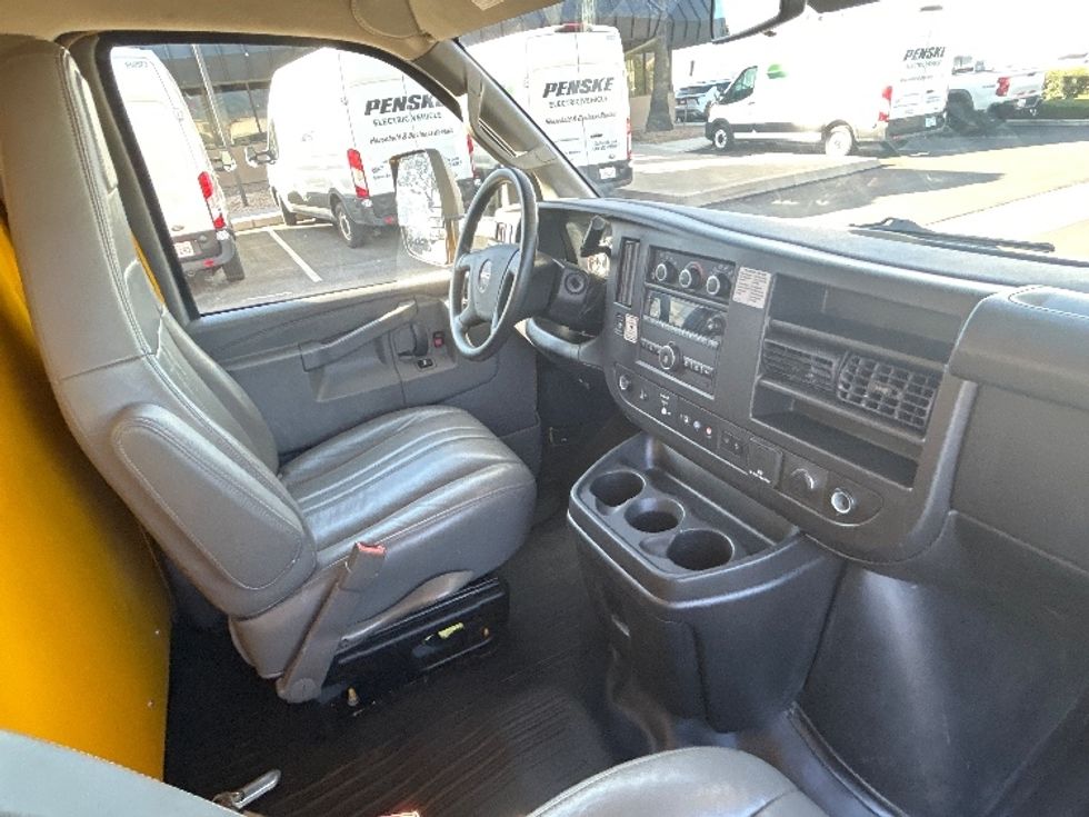 Light Duty Box Truck-Light and Medium Duty Trucks-GMC-2022-Savana G33903-Fontana-CA-108,426\n\t\tmiles-$ 28,250 - Image 22