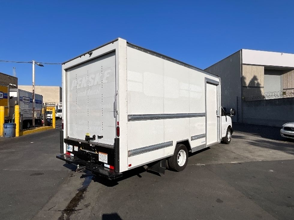 Light Duty Box Truck-Light and Medium Duty Trucks-GMC-2022-Savana G33903-Fontana-CA-18,218\n\t\tmiles-$ 47,500 - Image 13