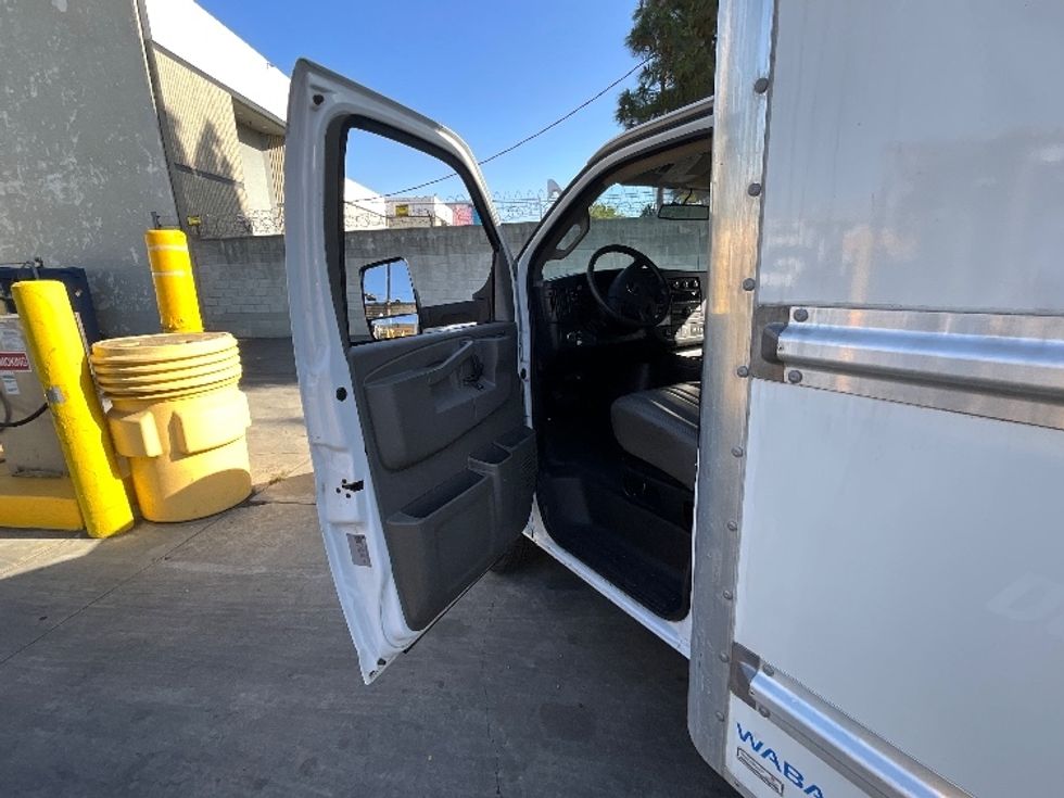 Light Duty Box Truck-Light and Medium Duty Trucks-GMC-2022-Savana G33903-Fontana-CA-18,218\n\t\tmiles-$ 47,500 - Image 16