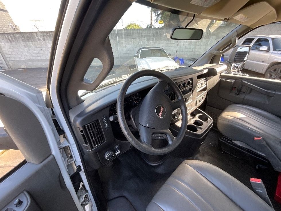 Light Duty Box Truck-Light and Medium Duty Trucks-GMC-2022-Savana G33903-Fontana-CA-18,218\n\t\tmiles-$ 47,500 - Image 17