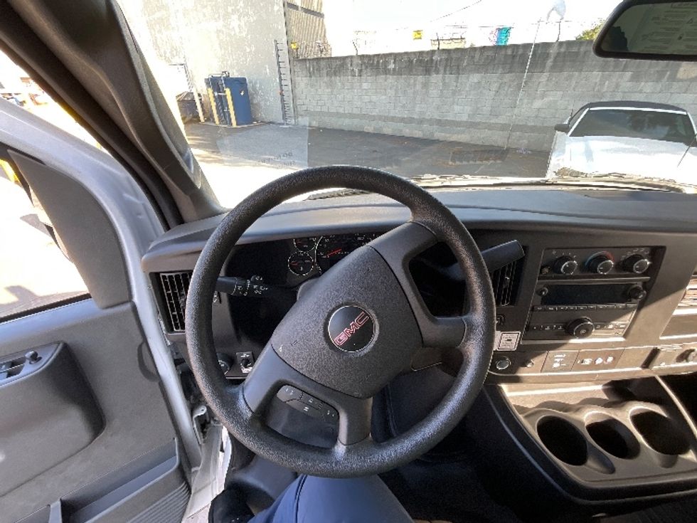 Light Duty Box Truck-Light and Medium Duty Trucks-GMC-2022-Savana G33903-Fontana-CA-18,218\n\t\tmiles-$ 47,500 - Image 18