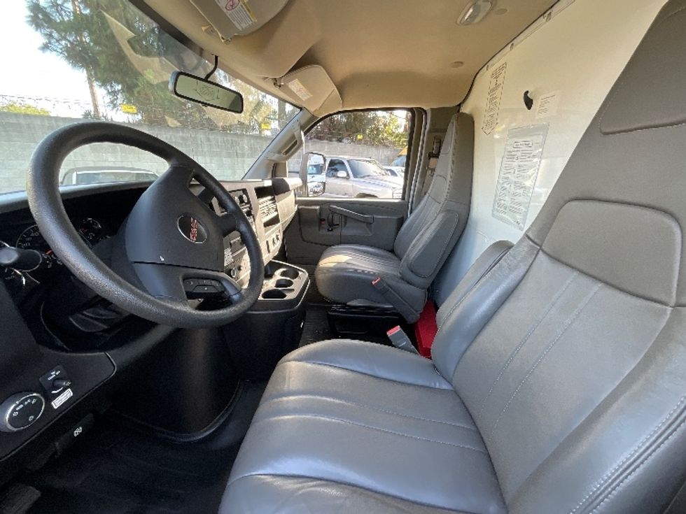 Light Duty Box Truck-Light and Medium Duty Trucks-GMC-2022-Savana G33903-Fontana-CA-18,218\n\t\tmiles-$ 47,500 - Image 19