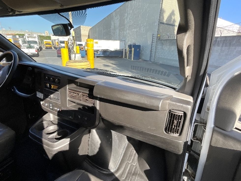 Light Duty Box Truck-Light and Medium Duty Trucks-GMC-2022-Savana G33903-Fontana-CA-18,218\n\t\tmiles-$ 47,500 - Image 21