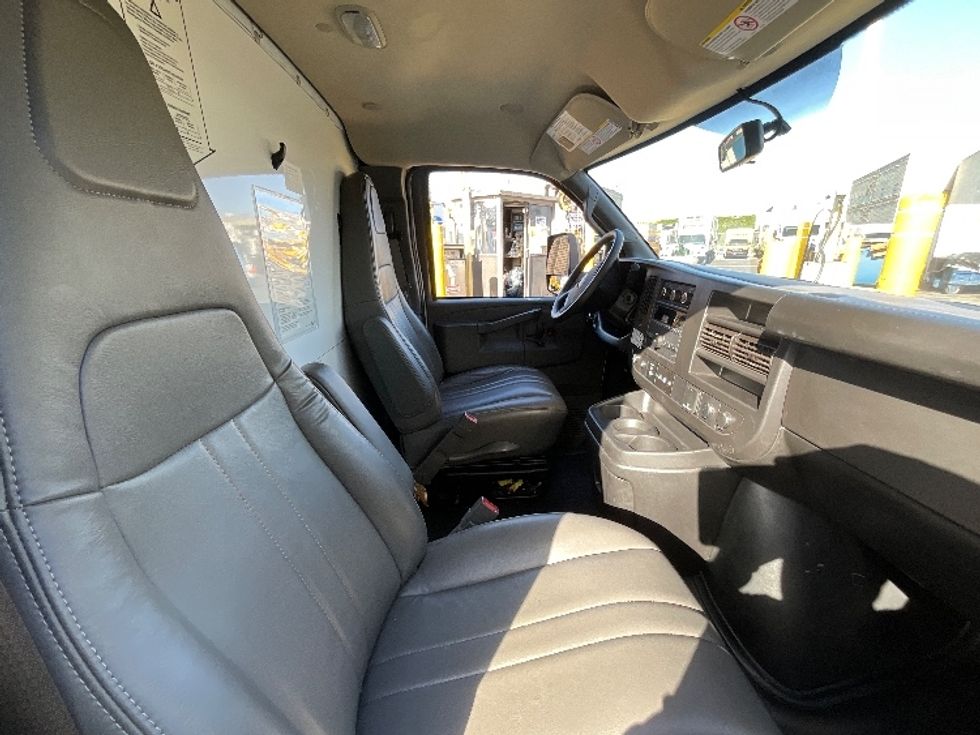 Light Duty Box Truck-Light and Medium Duty Trucks-GMC-2022-Savana G33903-Fontana-CA-18,218\n\t\tmiles-$ 47,500 - Image 22