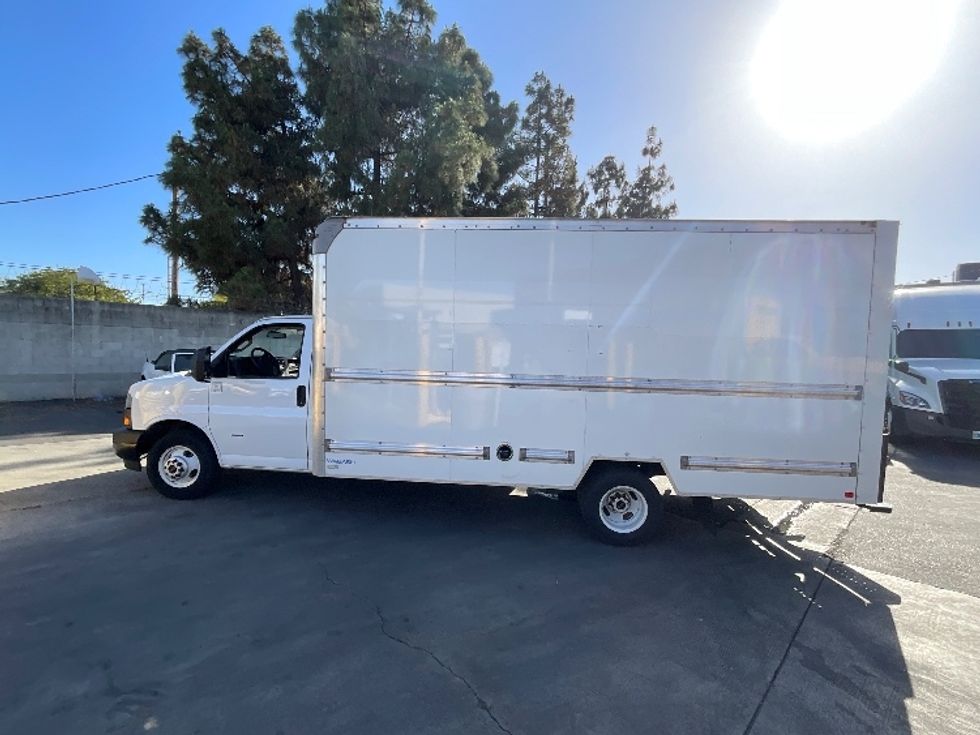 Light Duty Box Truck-Light and Medium Duty Trucks-GMC-2022-Savana G33903-Fontana-CA-18,218\n\t\tmiles-$ 47,500 - Image 4