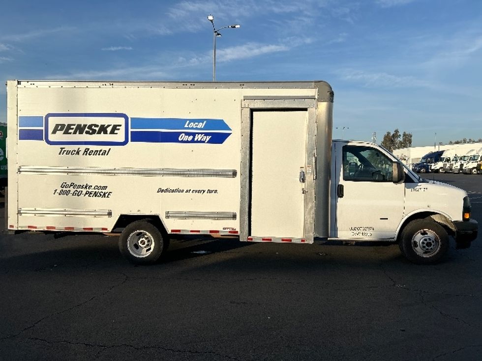 Light Duty Box Truck-Light and Medium Duty Trucks-GMC-2022-Savana G33903-Fontana-CA-22,807\n\t\tmiles-$ 53,500 - Image 15