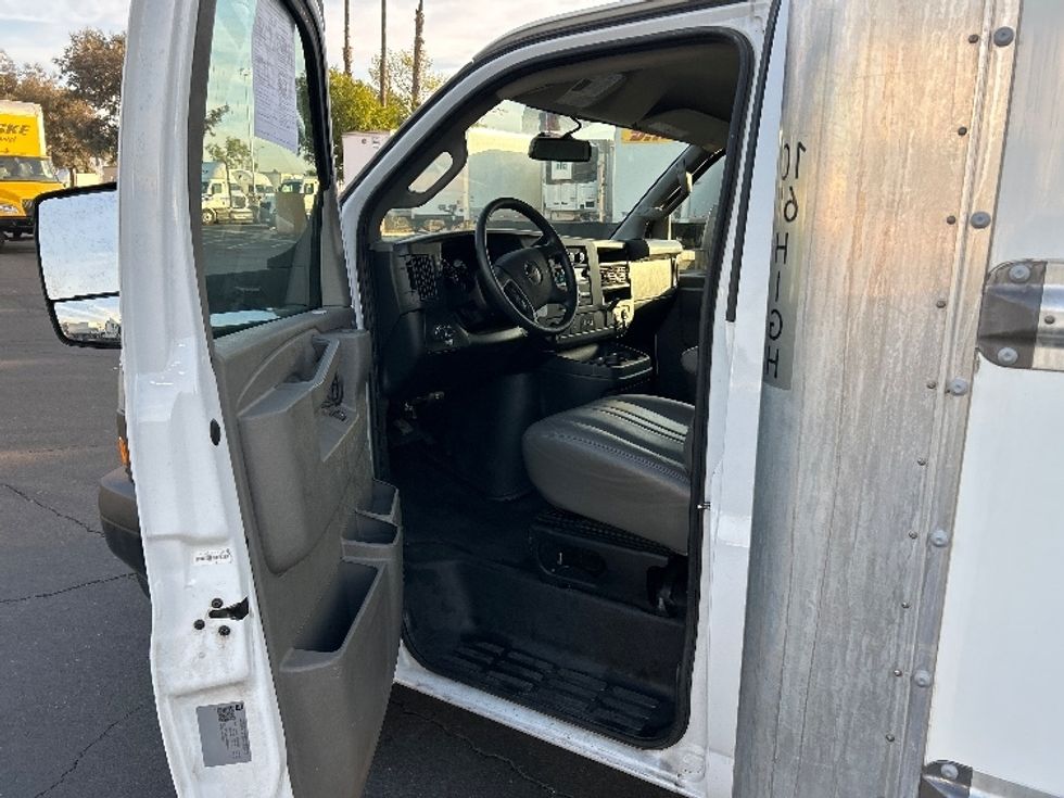 Light Duty Box Truck-Light and Medium Duty Trucks-GMC-2022-Savana G33903-Fontana-CA-22,807\n\t\tmiles-$ 53,500 - Image 16