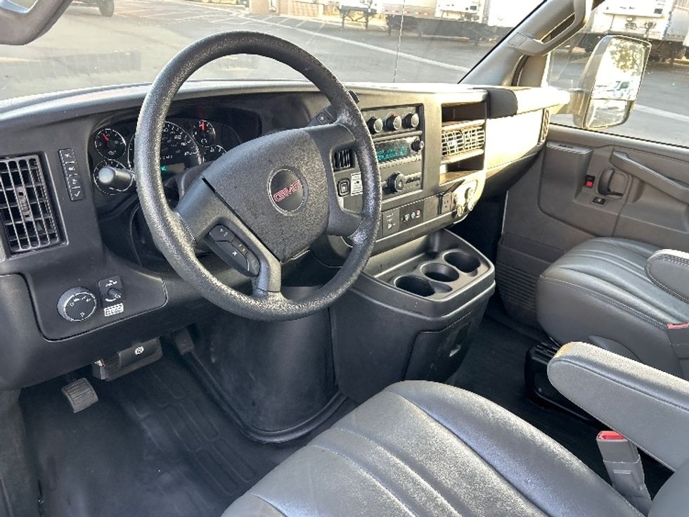 Light Duty Box Truck-Light and Medium Duty Trucks-GMC-2022-Savana G33903-Fontana-CA-22,807\n\t\tmiles-$ 53,500 - Image 17