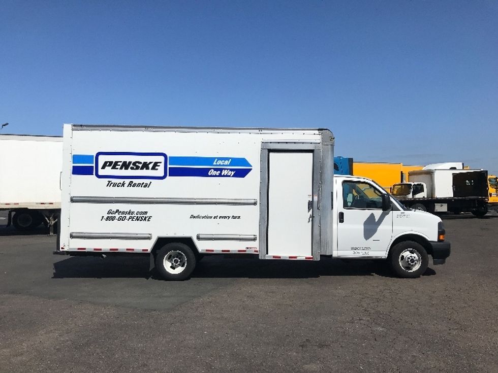 Light Duty Box Truck-Light and Medium Duty Trucks-GMC-2022-Savana G33903-Fontana-CA-30,617\n\t\tmiles-$ 47,000 - Image 14
