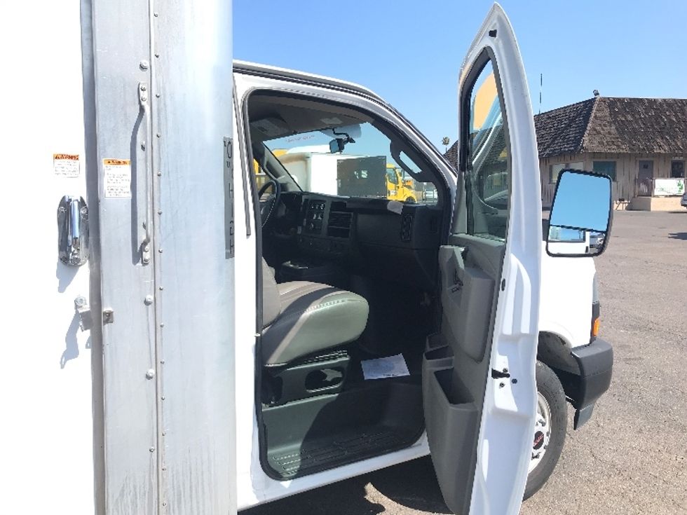 Light Duty Box Truck-Light and Medium Duty Trucks-GMC-2022-Savana G33903-Fontana-CA-30,617\n\t\tmiles-$ 47,000 - Image 19