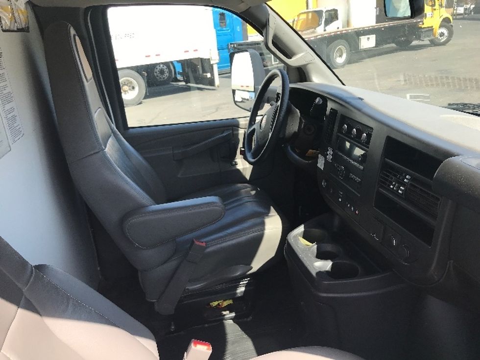 Light Duty Box Truck-Light and Medium Duty Trucks-GMC-2022-Savana G33903-Fontana-CA-30,617\n\t\tmiles-$ 47,000 - Image 21