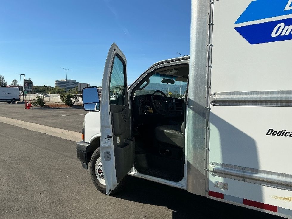 Light Duty Box Truck-Light and Medium Duty Trucks-GMC-2022-Savana G33903-Fontana-CA-88,961\n\t\tmiles-$ 34,000 - Image 16