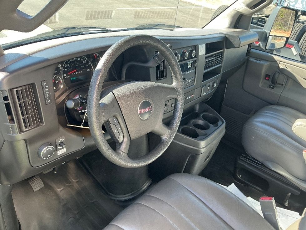 Light Duty Box Truck-Light and Medium Duty Trucks-GMC-2022-Savana G33903-Fontana-CA-88,961\n\t\tmiles-$ 34,000 - Image 17