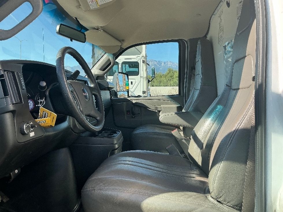 Light Duty Box Truck-Light and Medium Duty Trucks-GMC-2022-Savana G33903-Fontana-CA-88,961\n\t\tmiles-$ 34,000 - Image 19