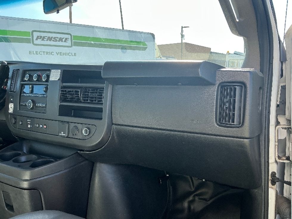 Light Duty Box Truck-Light and Medium Duty Trucks-GMC-2022-Savana G33903-Fontana-CA-88,961\n\t\tmiles-$ 34,000 - Image 21