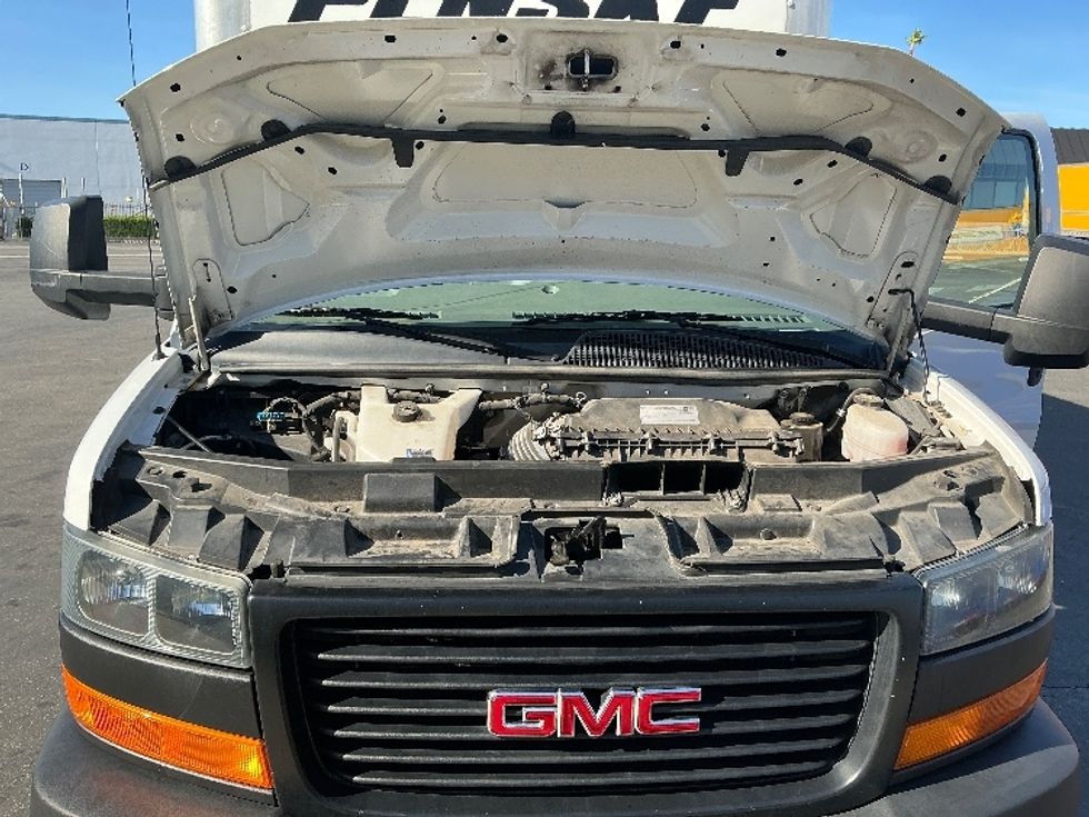 Light Duty Box Truck-Light and Medium Duty Trucks-GMC-2022-Savana G33903-Fontana-CA-88,961\n\t\tmiles-$ 34,000 - Image 23