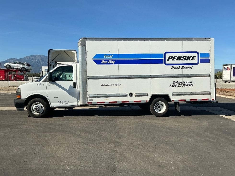 Light Duty Box Truck-Light and Medium Duty Trucks-GMC-2022-Savana G33903-Fontana-CA-88,961\n\t\tmiles-$ 34,000 - Image 4