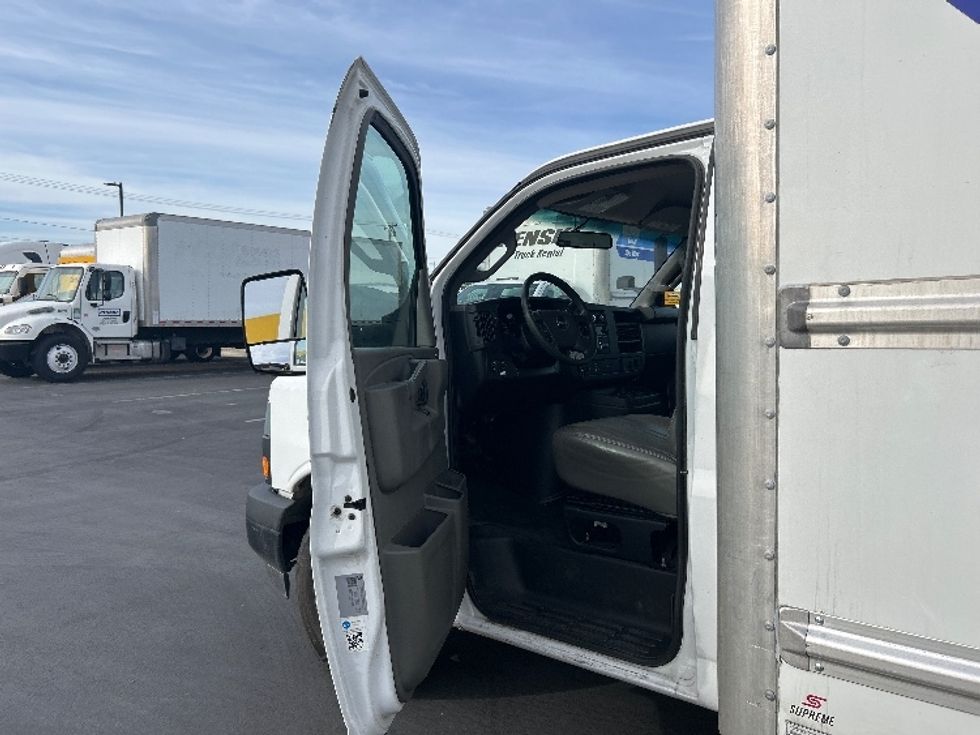 Light Duty Box Truck-Light and Medium Duty Trucks-GMC-2022-Savana G33903-Fontana-CA-89,750\n\t\tmiles-$ 34,500 - Image 16