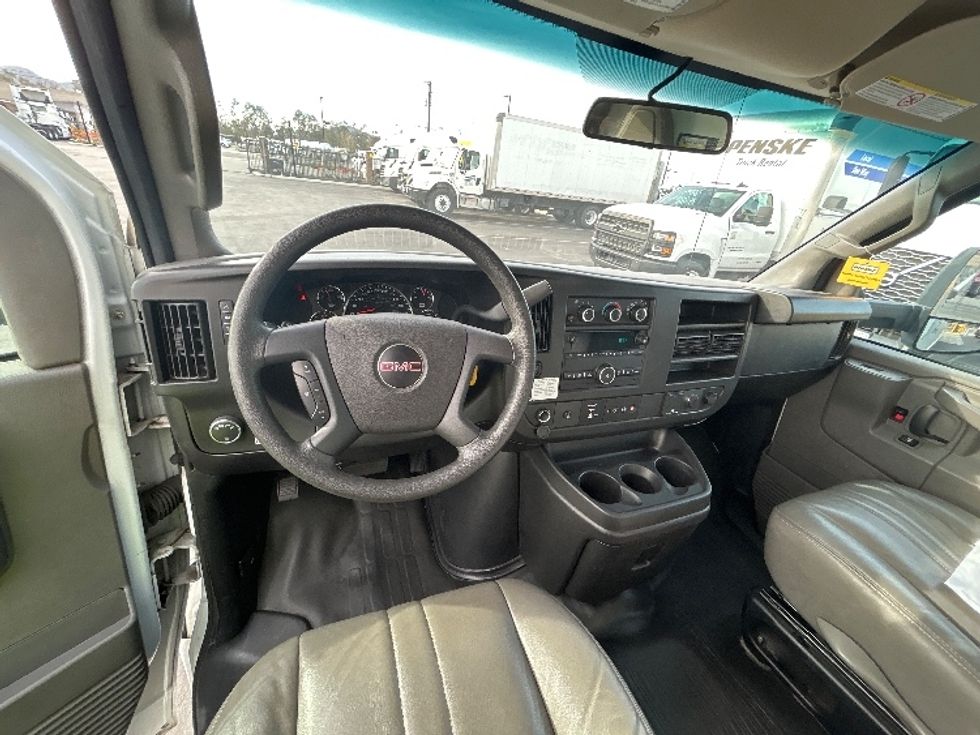 Light Duty Box Truck-Light and Medium Duty Trucks-GMC-2022-Savana G33903-Fontana-CA-89,750\n\t\tmiles-$ 34,500 - Image 18