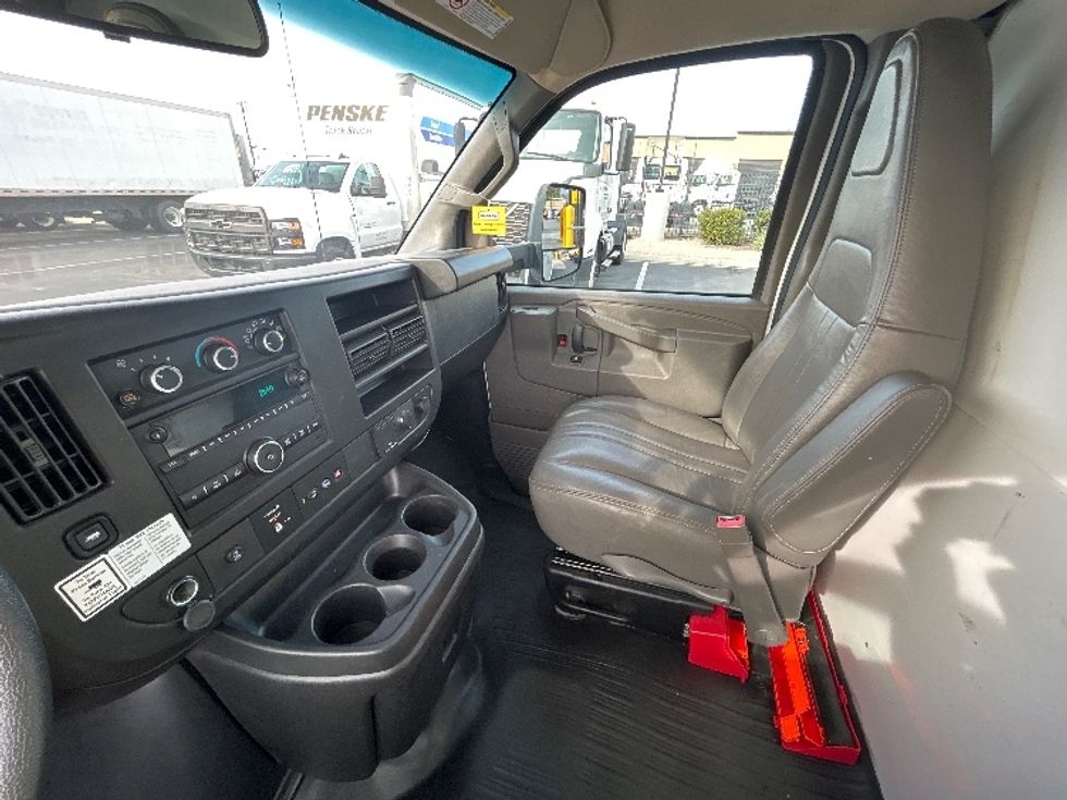 Light Duty Box Truck-Light and Medium Duty Trucks-GMC-2022-Savana G33903-Fontana-CA-89,750\n\t\tmiles-$ 34,500 - Image 19