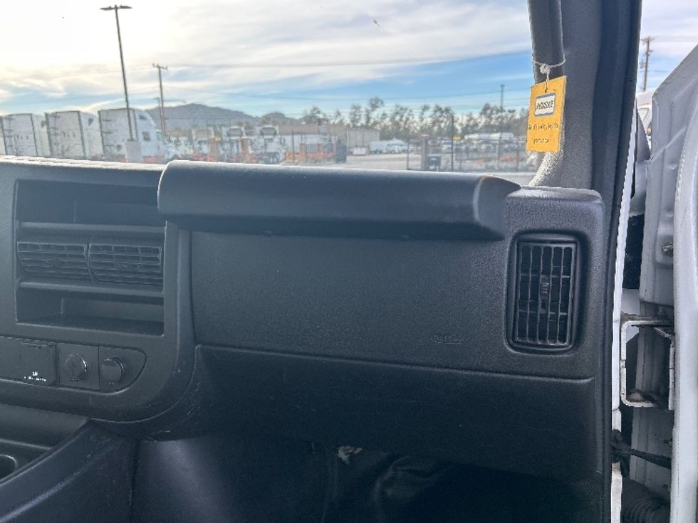 Light Duty Box Truck-Light and Medium Duty Trucks-GMC-2022-Savana G33903-Fontana-CA-89,750\n\t\tmiles-$ 34,500 - Image 21