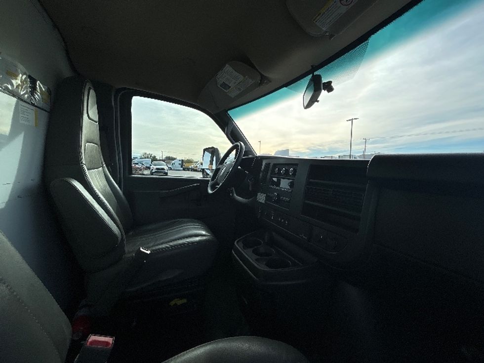 Light Duty Box Truck-Light and Medium Duty Trucks-GMC-2022-Savana G33903-Fontana-CA-89,750\n\t\tmiles-$ 34,500 - Image 22