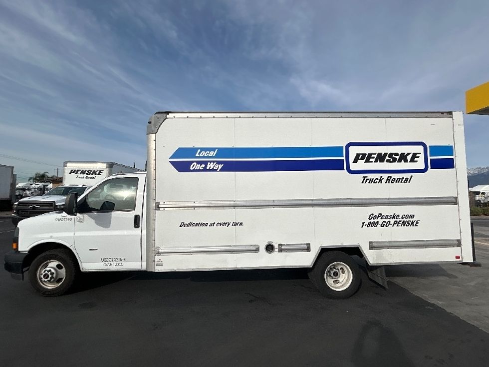 Light Duty Box Truck-Light and Medium Duty Trucks-GMC-2022-Savana G33903-Fontana-CA-89,750\n\t\tmiles-$ 34,500 - Image 4