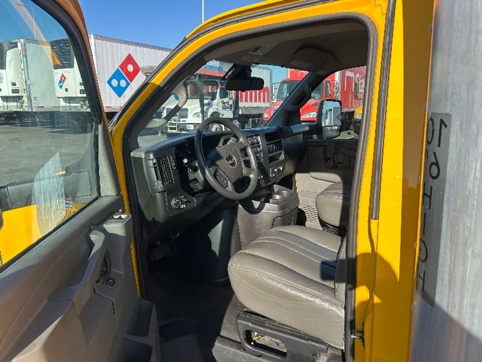 Light Duty Box Truck-Light and Medium Duty Trucks-GMC-2022-Savana G33903-Fontana-CA-89,861\n\t\tmiles-$ 30,250 - Image 16