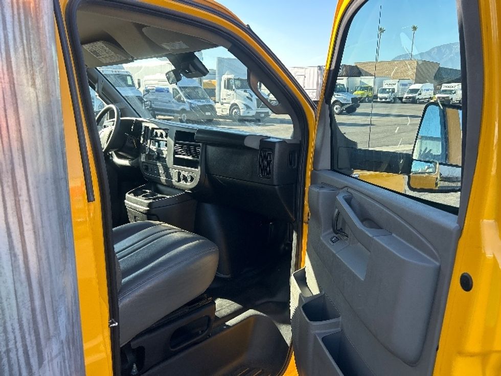 Light Duty Box Truck-Light and Medium Duty Trucks-GMC-2022-Savana G33903-Fontana-CA-89,861\n\t\tmiles-$ 30,250 - Image 20