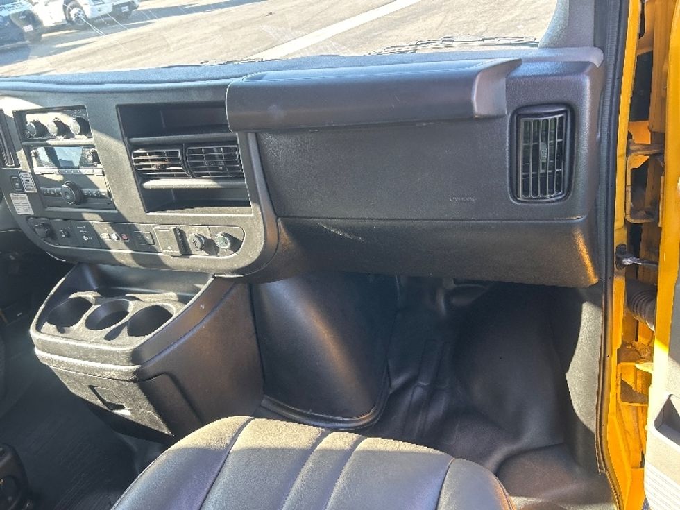 Light Duty Box Truck-Light and Medium Duty Trucks-GMC-2022-Savana G33903-Fontana-CA-89,861\n\t\tmiles-$ 30,250 - Image 21