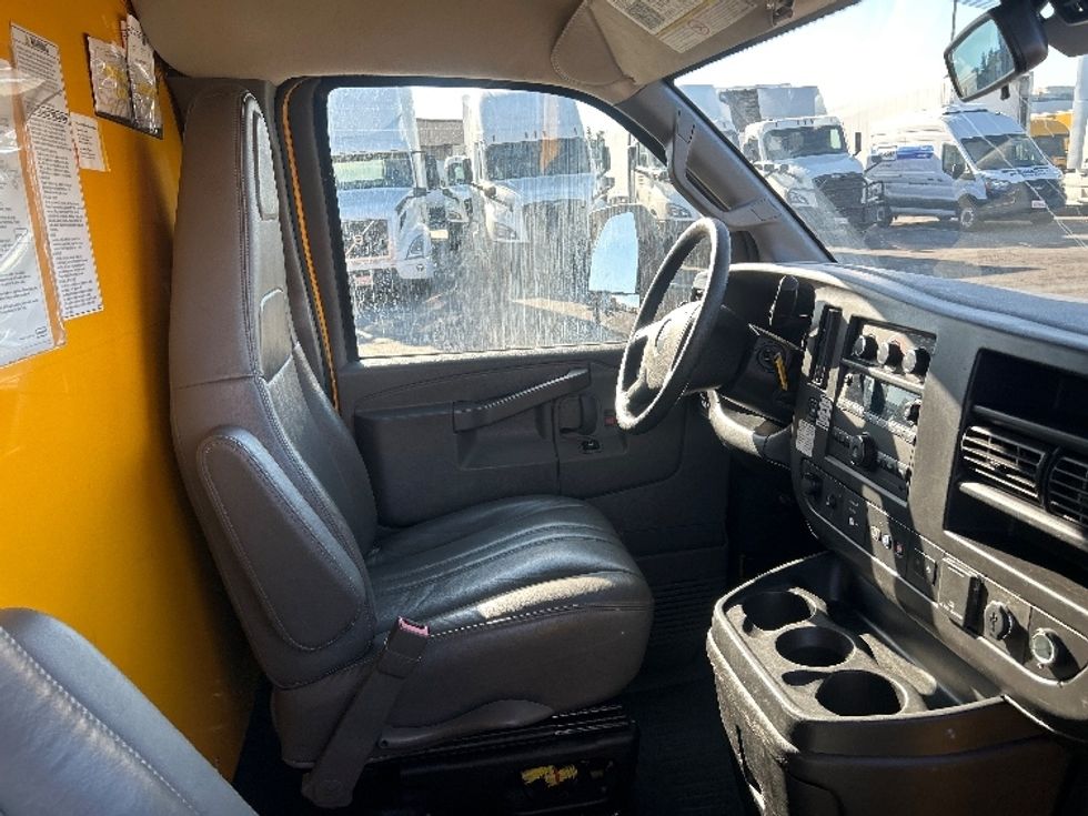 Light Duty Box Truck-Light and Medium Duty Trucks-GMC-2022-Savana G33903-Fontana-CA-89,861\n\t\tmiles-$ 30,250 - Image 22