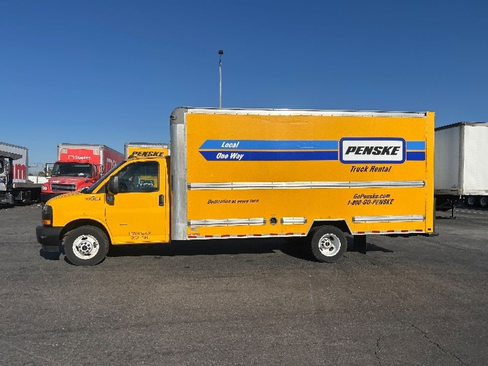 Light Duty Box Truck-Light and Medium Duty Trucks-GMC-2022-Savana G33903-Fontana-CA-89,861\n\t\tmiles-$ 30,250 - Image 4