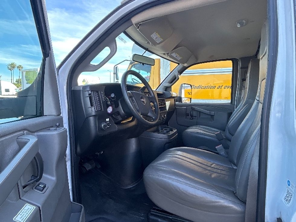 Light Duty Box Truck-Light and Medium Duty Trucks-GMC-2022-Savana G33903-Fontana-CA-90,812\n\t\tmiles-$ 34,250 - Image 16