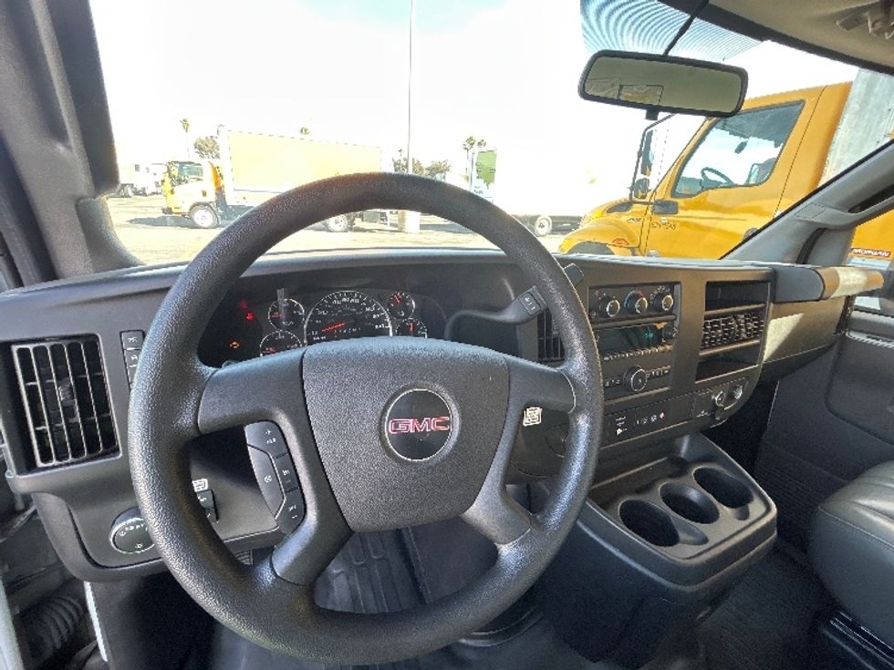 Light Duty Box Truck-Light and Medium Duty Trucks-GMC-2022-Savana G33903-Fontana-CA-90,812\n\t\tmiles-$ 34,250 - Image 17