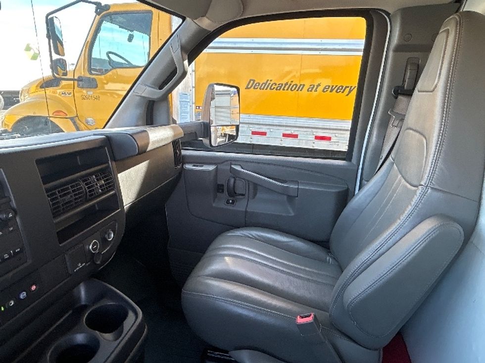 Light Duty Box Truck-Light and Medium Duty Trucks-GMC-2022-Savana G33903-Fontana-CA-90,812\n\t\tmiles-$ 34,250 - Image 19