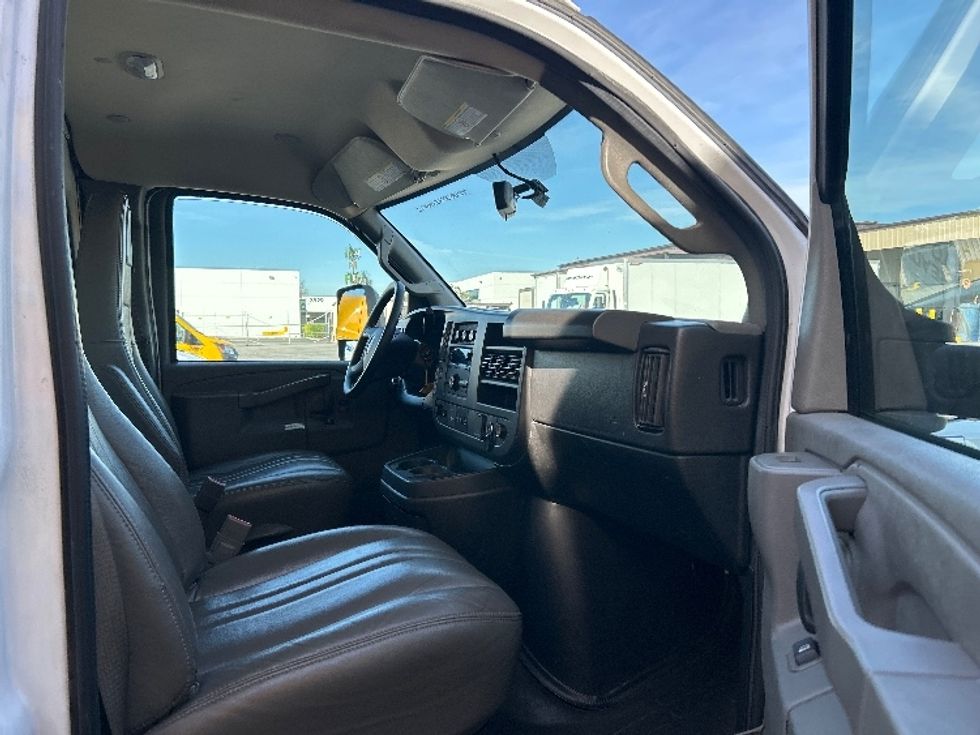 Light Duty Box Truck-Light and Medium Duty Trucks-GMC-2022-Savana G33903-Fontana-CA-90,812\n\t\tmiles-$ 34,250 - Image 20