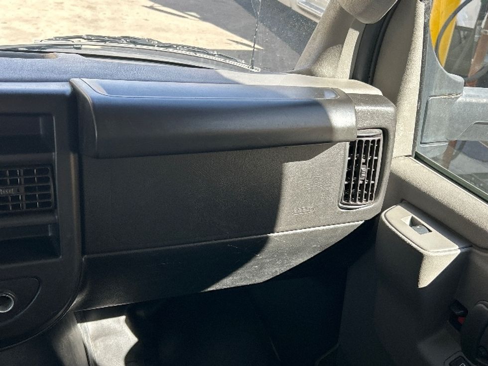 Light Duty Box Truck-Light and Medium Duty Trucks-GMC-2022-Savana G33903-Fontana-CA-90,812\n\t\tmiles-$ 34,250 - Image 21