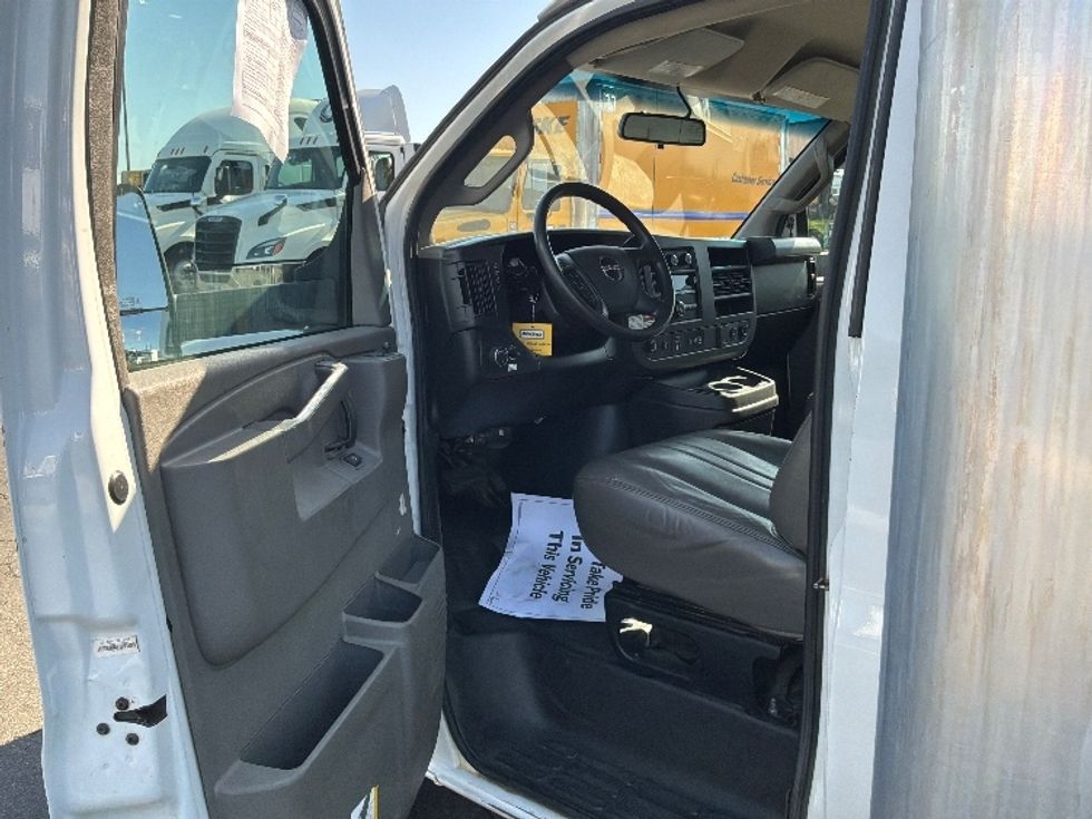 Light Duty Box Truck-Light and Medium Duty Trucks-GMC-2022-Savana G33903-Fontana-CA-92,858\n\t\tmiles-$ 35,250 - Image 16