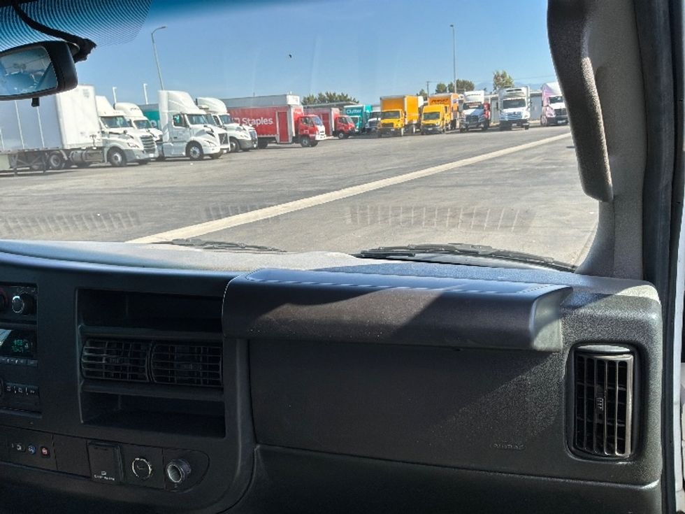 Light Duty Box Truck-Light and Medium Duty Trucks-GMC-2022-Savana G33903-Fontana-CA-92,858\n\t\tmiles-$ 35,250 - Image 21