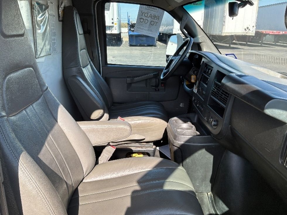 Light Duty Box Truck-Light and Medium Duty Trucks-GMC-2022-Savana G33903-Fontana-CA-92,858\n\t\tmiles-$ 35,250 - Image 22