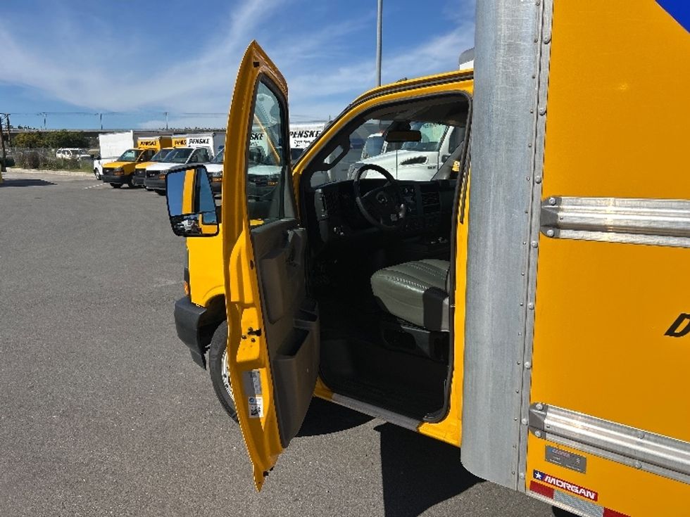 Light Duty Box Truck-Light and Medium Duty Trucks-GMC-2022-Savana G33903-Fontana-CA-96,518\n\t\tmiles-$ 30,000 - Image 16