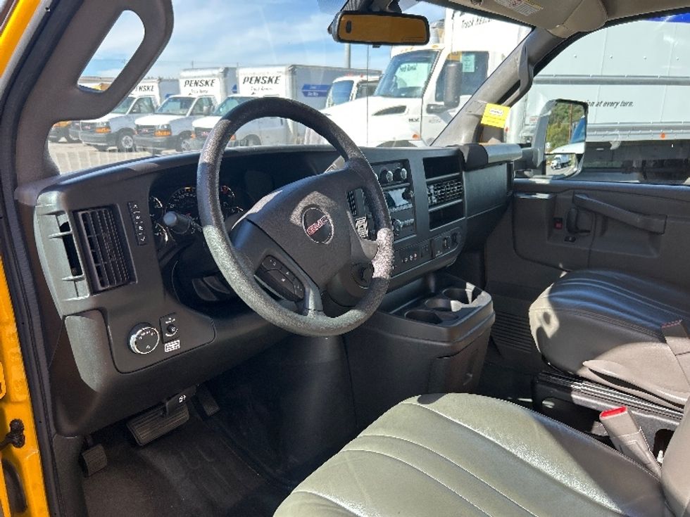 Light Duty Box Truck-Light and Medium Duty Trucks-GMC-2022-Savana G33903-Fontana-CA-96,518\n\t\tmiles-$ 30,000 - Image 17