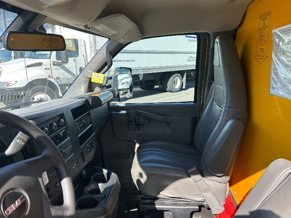 Light Duty Box Truck-Light and Medium Duty Trucks-GMC-2022-Savana G33903-Fontana-CA-96,518\n\t\tmiles-$ 30,000 - Image 19