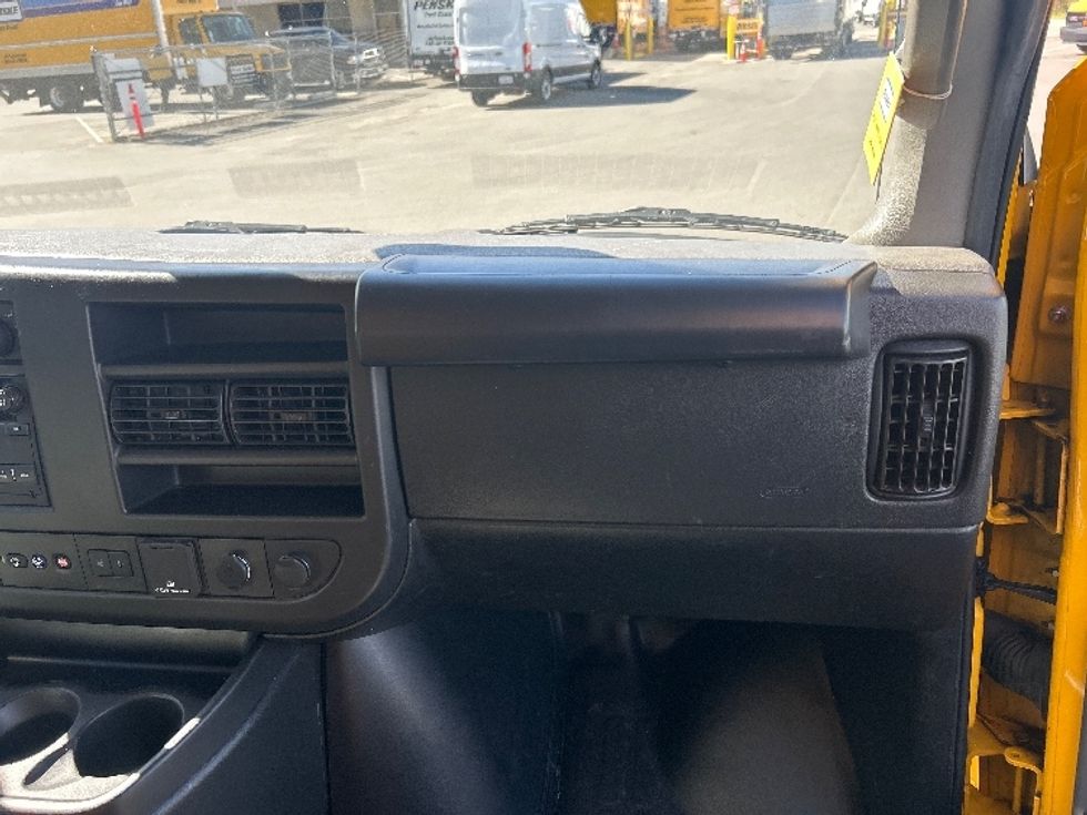 Light Duty Box Truck-Light and Medium Duty Trucks-GMC-2022-Savana G33903-Fontana-CA-96,518\n\t\tmiles-$ 30,000 - Image 21